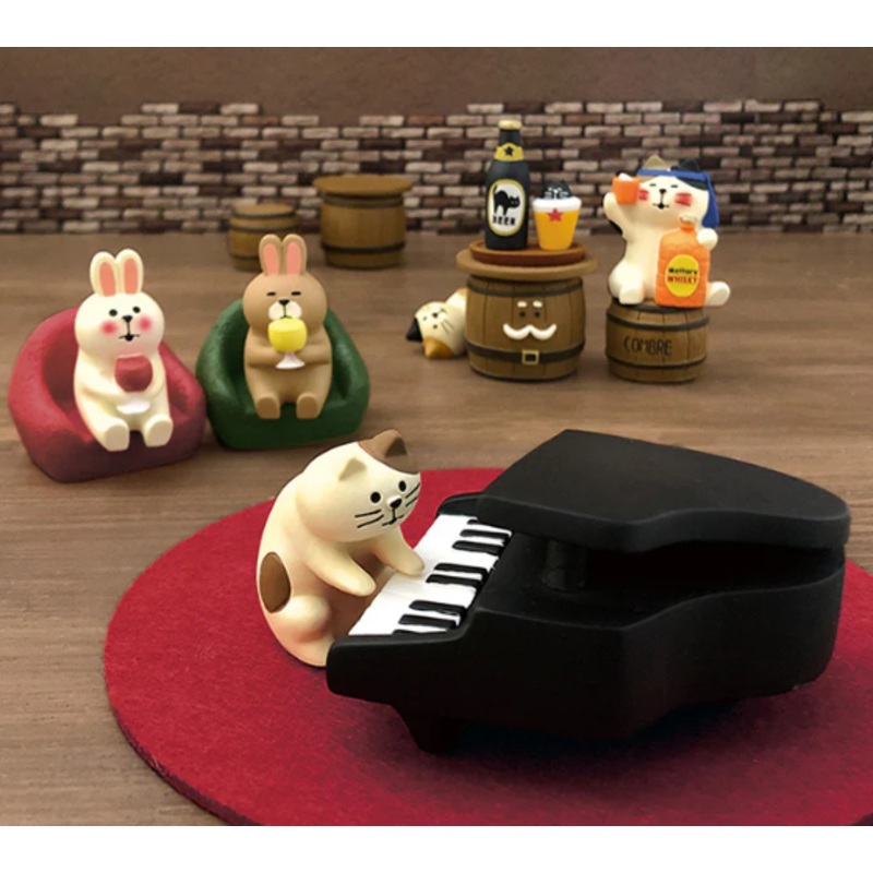 Decole Concombre Figurine - Calico Cat Bar - Grand Piano