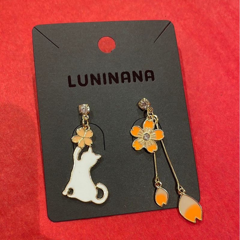 Luninana Earrings -  White Jumping Sakura Cat Earrings YBY015