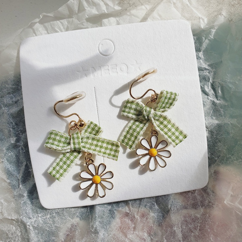 Luninana Clip-on Earrings -  Daisy Flower with Green Ribbon Earrings LL009