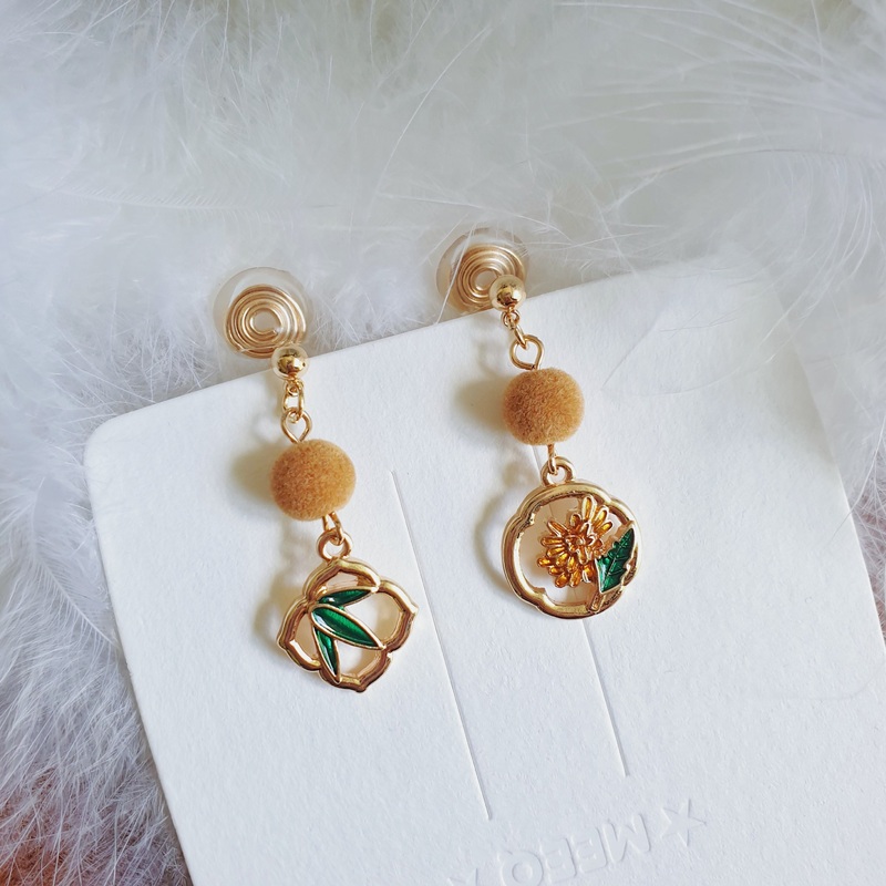 Luninana Clip-on Earrings -  Golden Flower with Leaves Earrings LL016