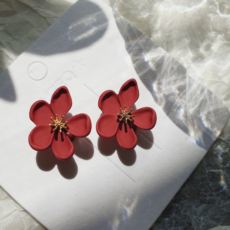 Luninana Clip-on Earrings -  Red Flower with Golden Pistil Earrings LL018