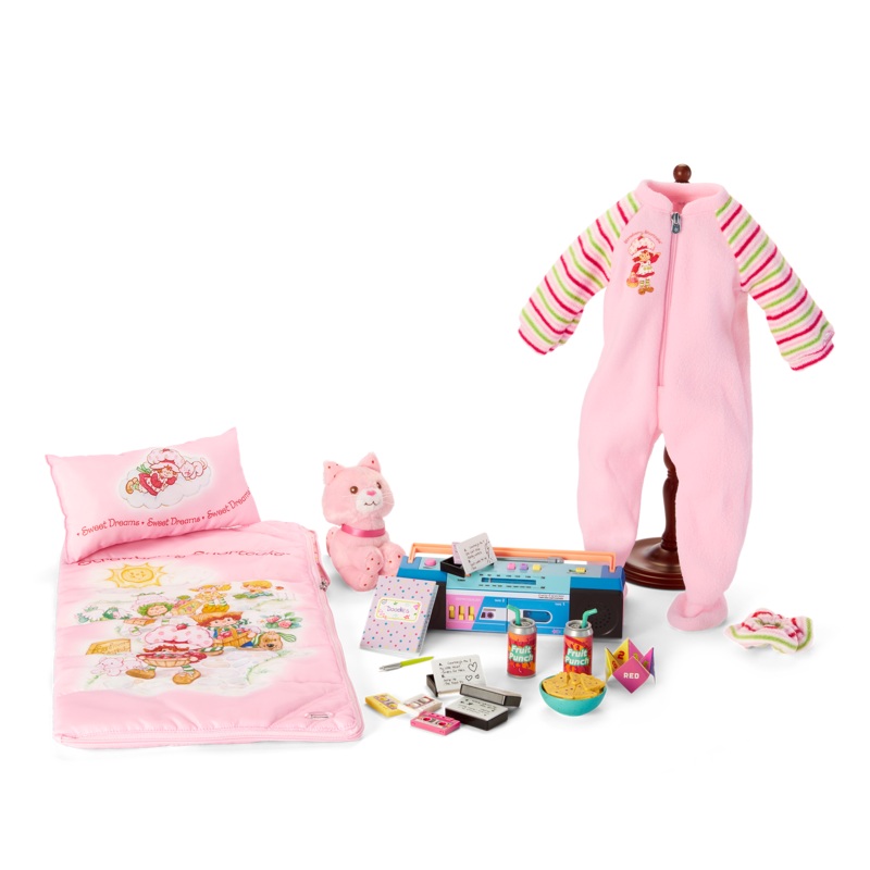 Courtneys Strawberry Shortcake Sleepover Bundle (Historical Characters)